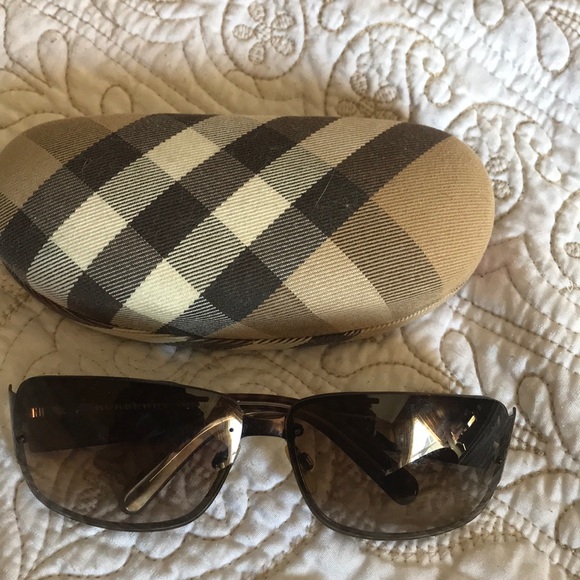 ❤️Burberry sunglasses❤️ - Picture 3 of 8